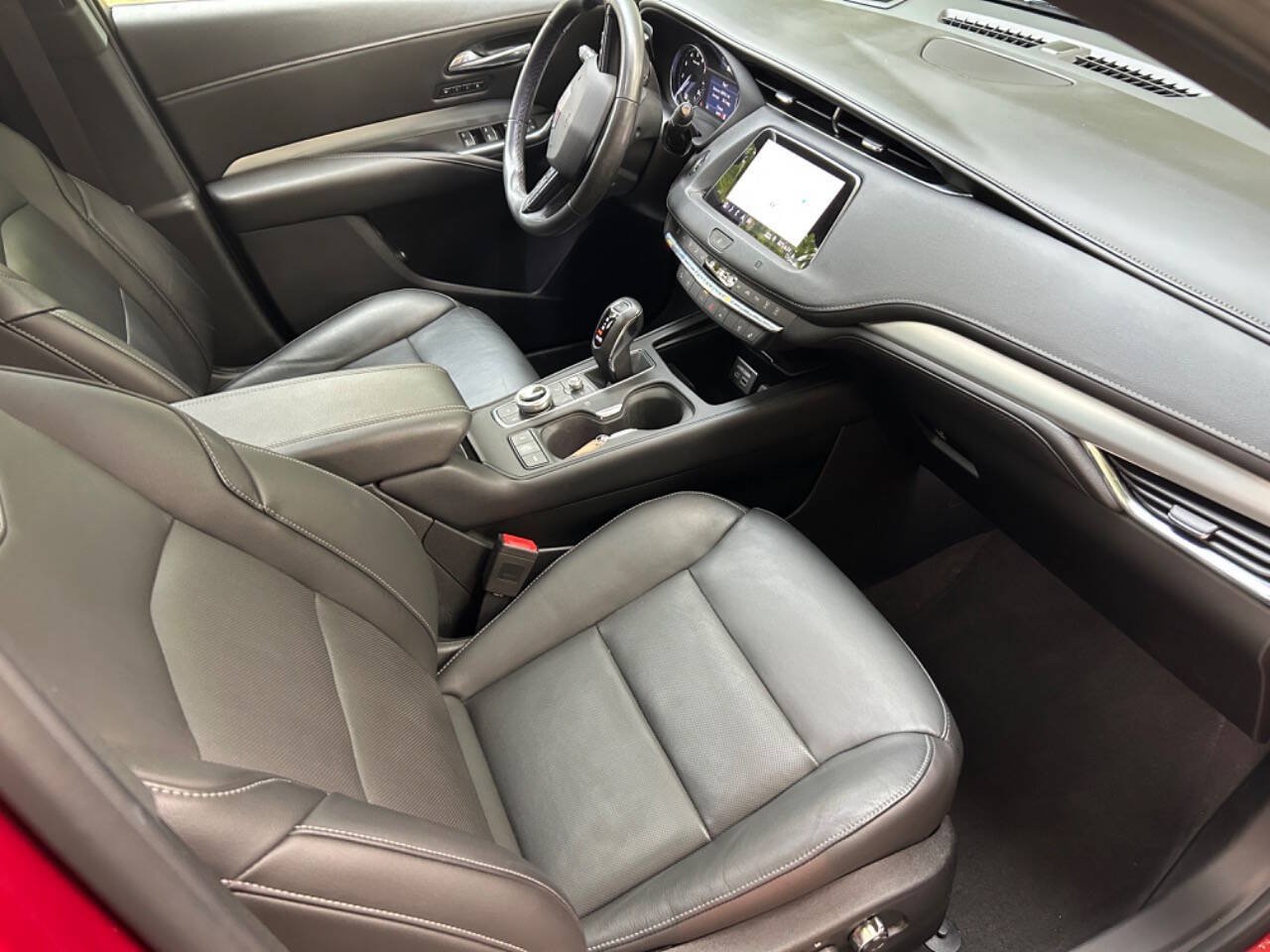 Used 2019 Cadillac XT4 Premium Luxury AWD/4WD image 17