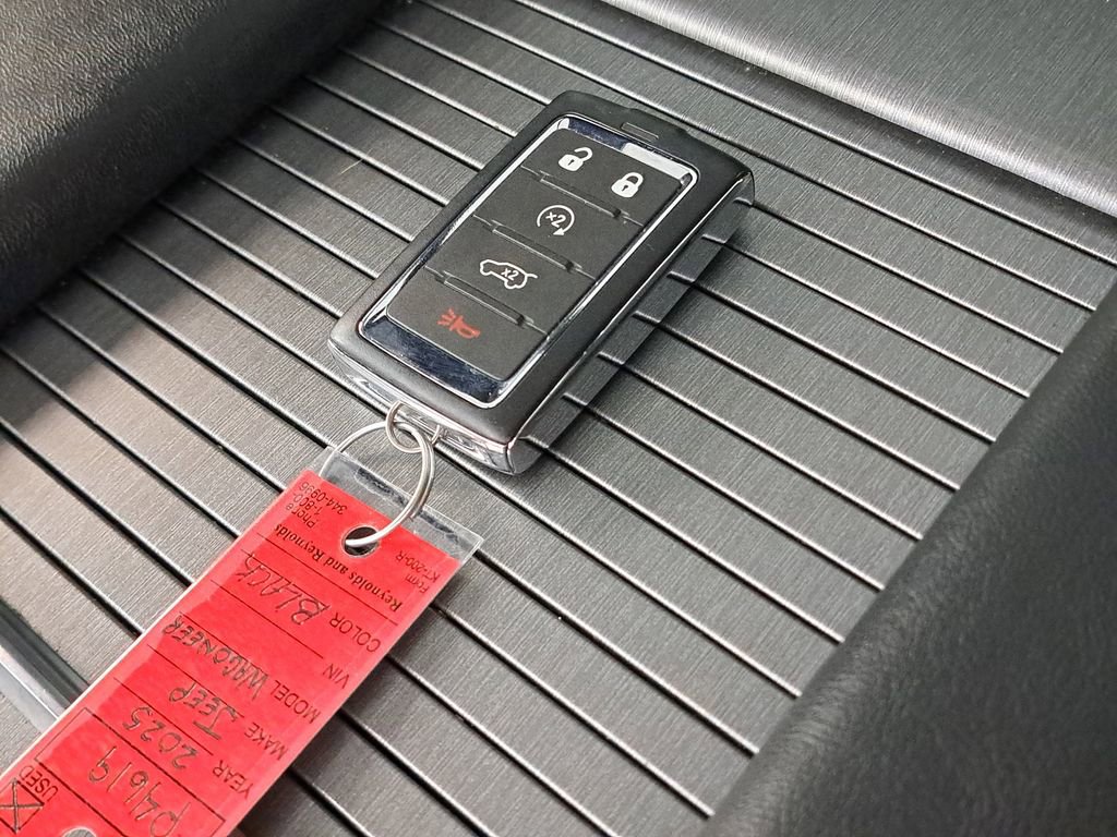 Used 2025 Jeep Wagoneer 4WD w/ Premium Group I image 28