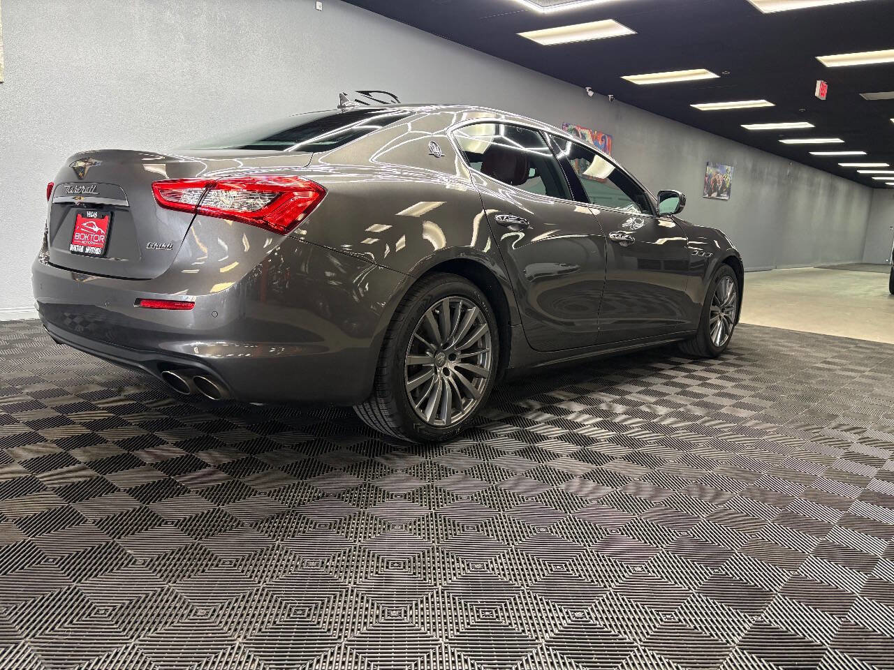 Used 2018 Maserati Ghibli S image 12