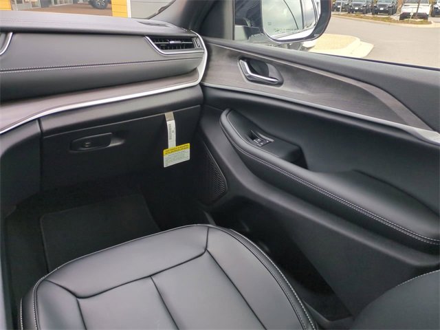 New 2025 Jeep Grand Cherokee Limited image 17