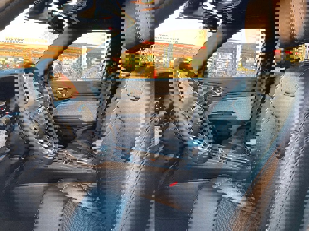 Used 2025 Jeep Compass Latitude image 10