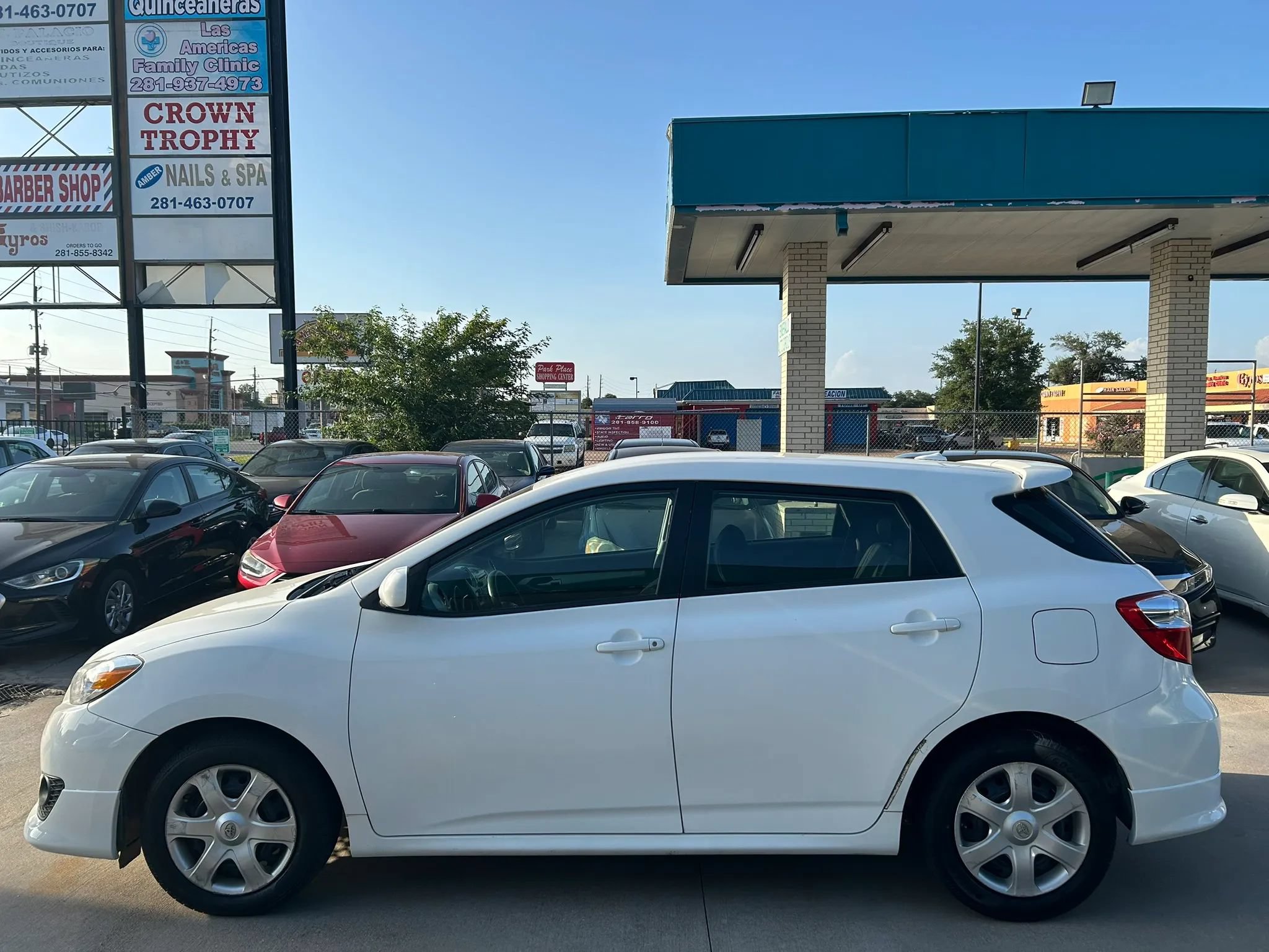 Used 2010 Toyota Matrix S FWD image 2