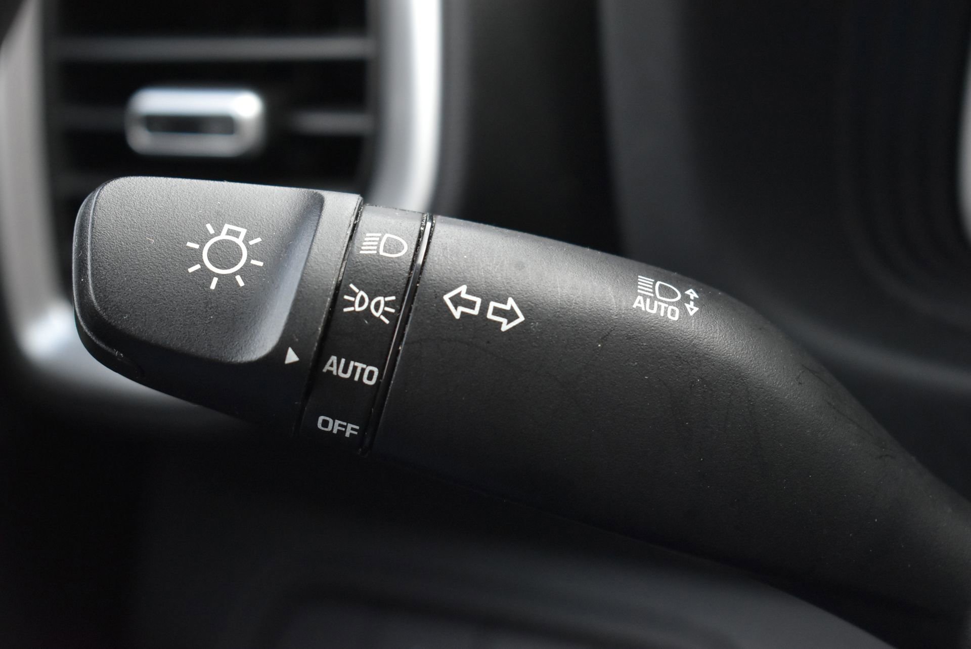 Used 2025 Hyundai Venue SEL FWD image 19