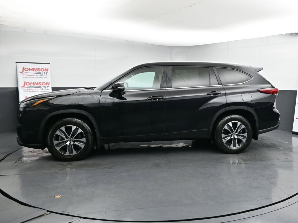 Used 2023 Toyota Highlander XLE image 5