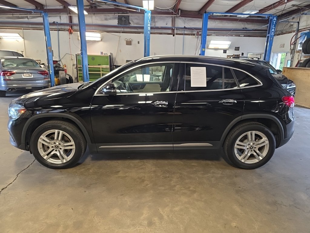 Used 2021 Mercedes-Benz GLA 250 w/ Premium Package image 2