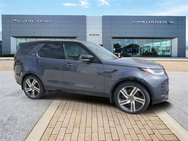 Used 2024 Land Rover Discovery Dynamic SE image 3