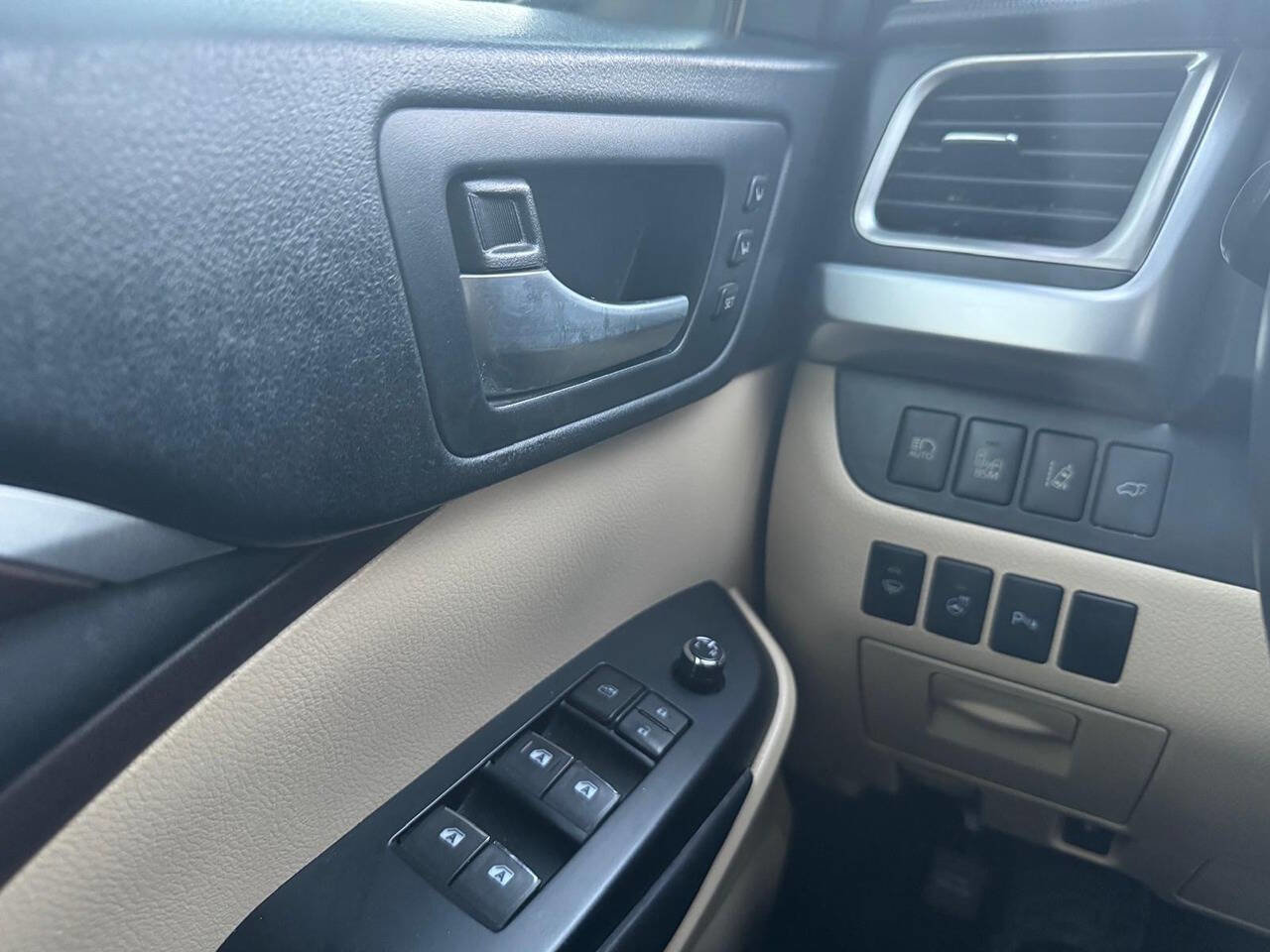 Used 2015 Toyota Highlander Limited Platinum image 45