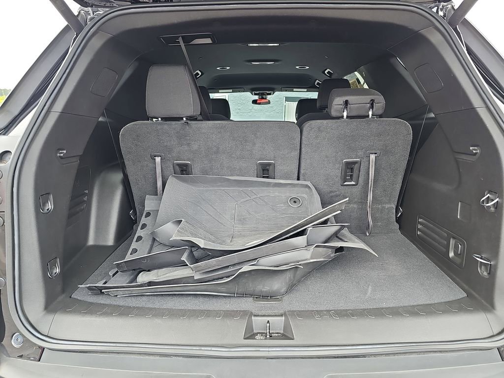 Used 2023 Chevrolet Traverse LT FWD image 17