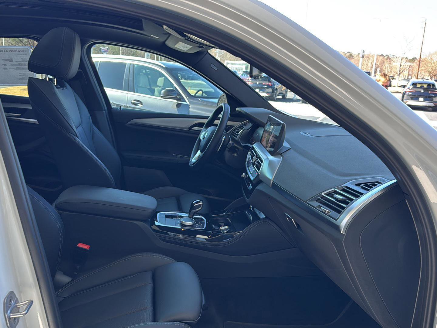 Certified 2024 BMW X4 xDrive30i w/ Premium Package image 10