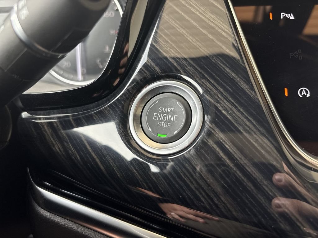 Certified 2025 Cadillac XT6 Premium Luxury AWD/4WD image 17
