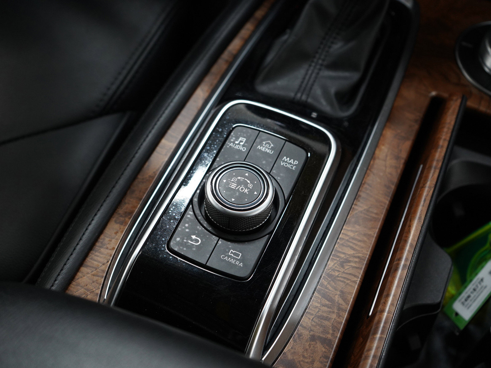 Used 2024 Nissan Armada SL image 21