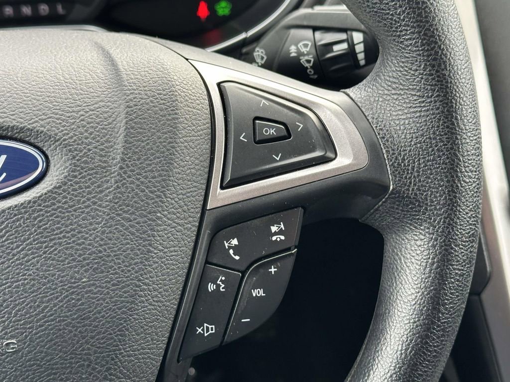 Used 2018 Ford Fusion SE image 25