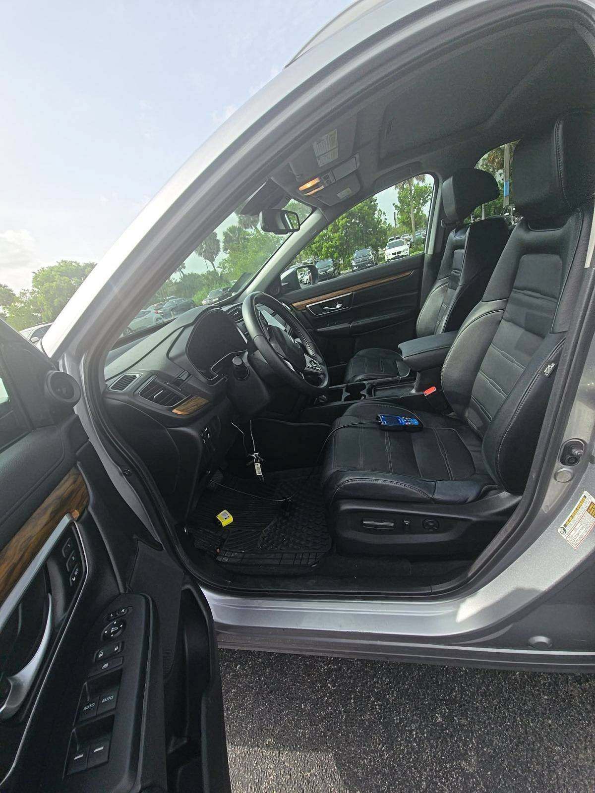 Used 2018 Honda CR-V Touring image 5