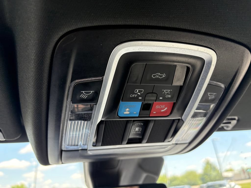 Used 2025 RAM 1500 Laramie AWD/4WD image 18