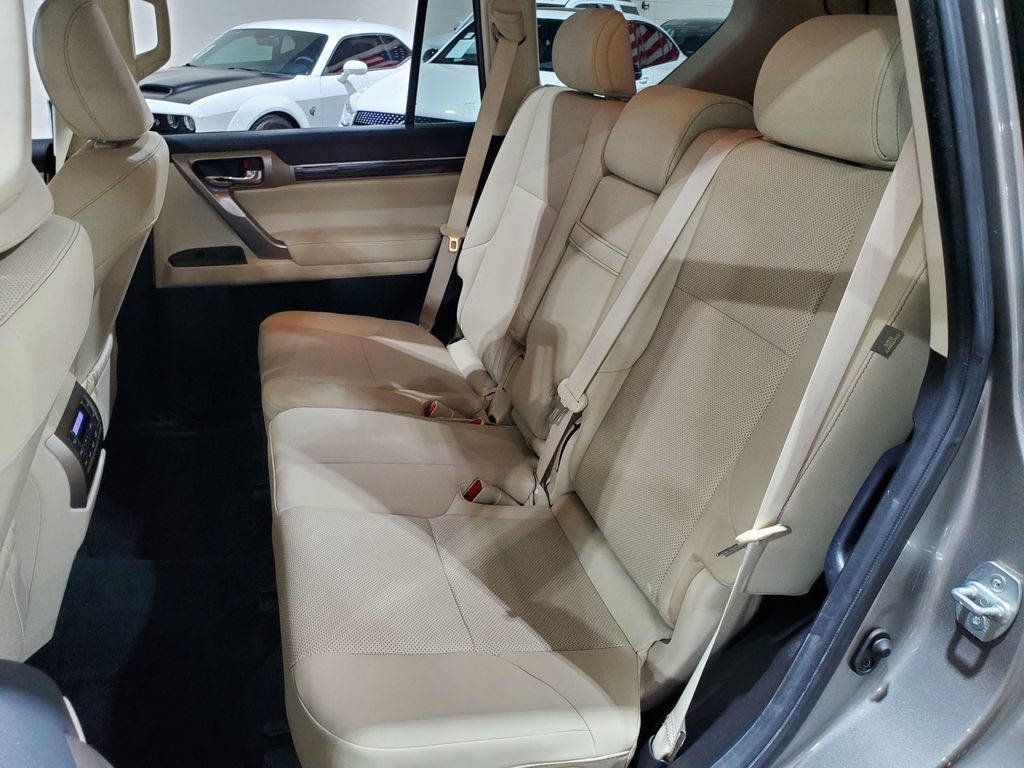 Used 2020 Lexus GX 460 Premium w/ Premium Package AWD/4WD image 26