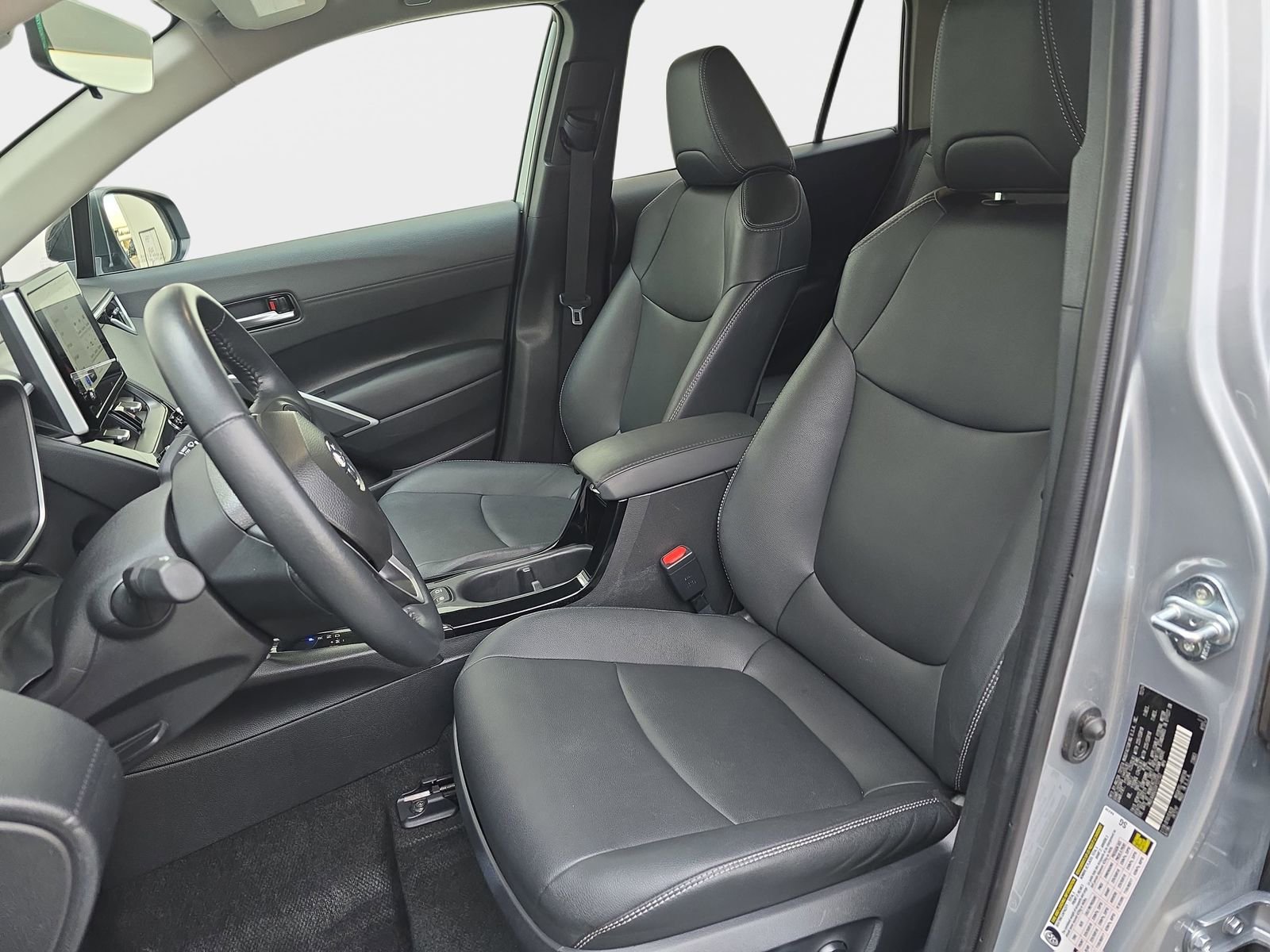 Used 2025 Toyota Corolla Cross XLE image 17