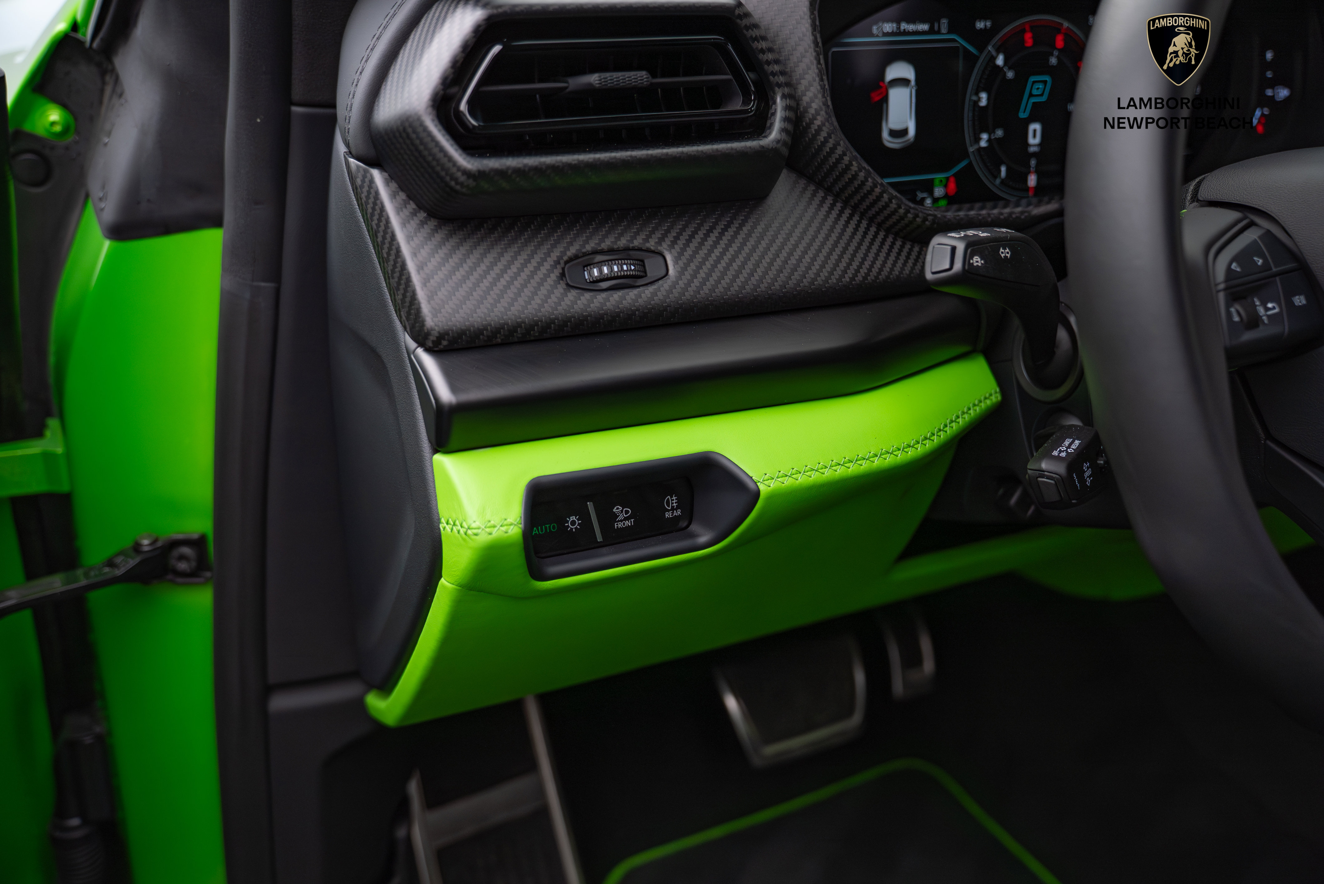 Used 2025 Lamborghini Urus SE image 27