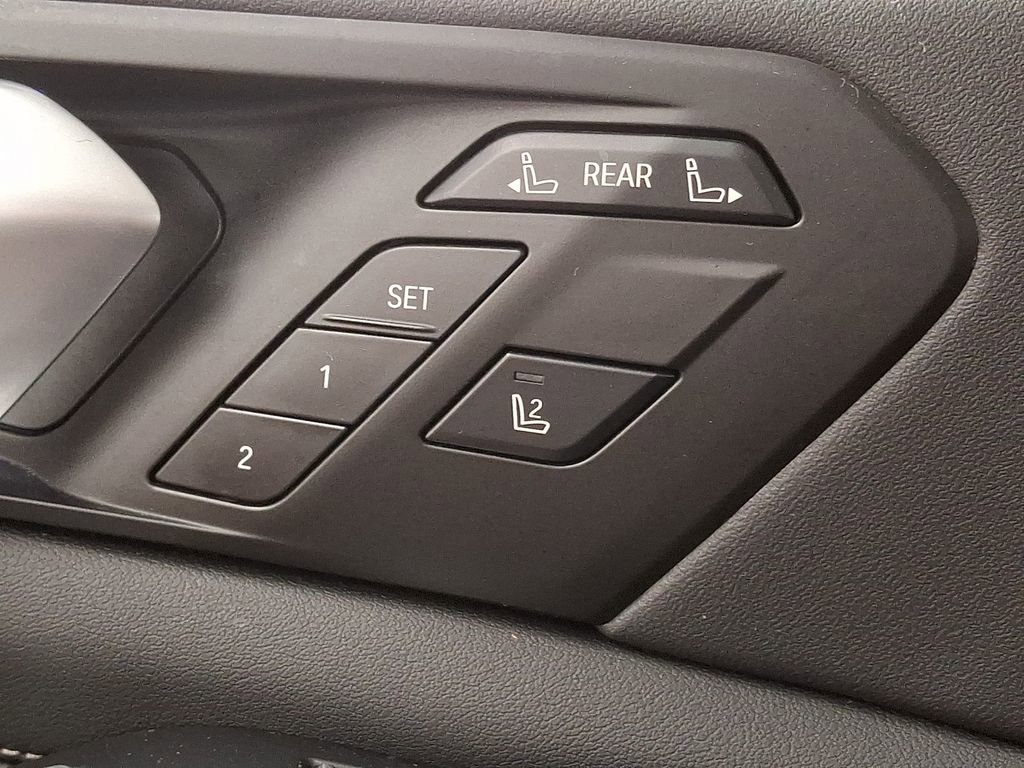 Certified 2024 BMW X7 xDrive40i w/ M Sport Package image 23