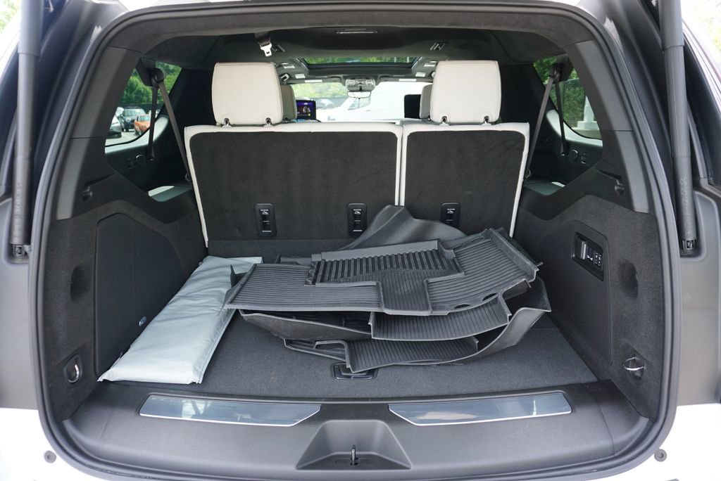Used 2025 Cadillac Escalade ESV V image 58
