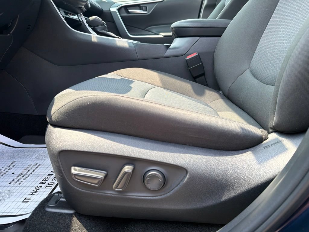 Used 2025 Toyota RAV4 XLE w/ Convenience Package FWD image 16
