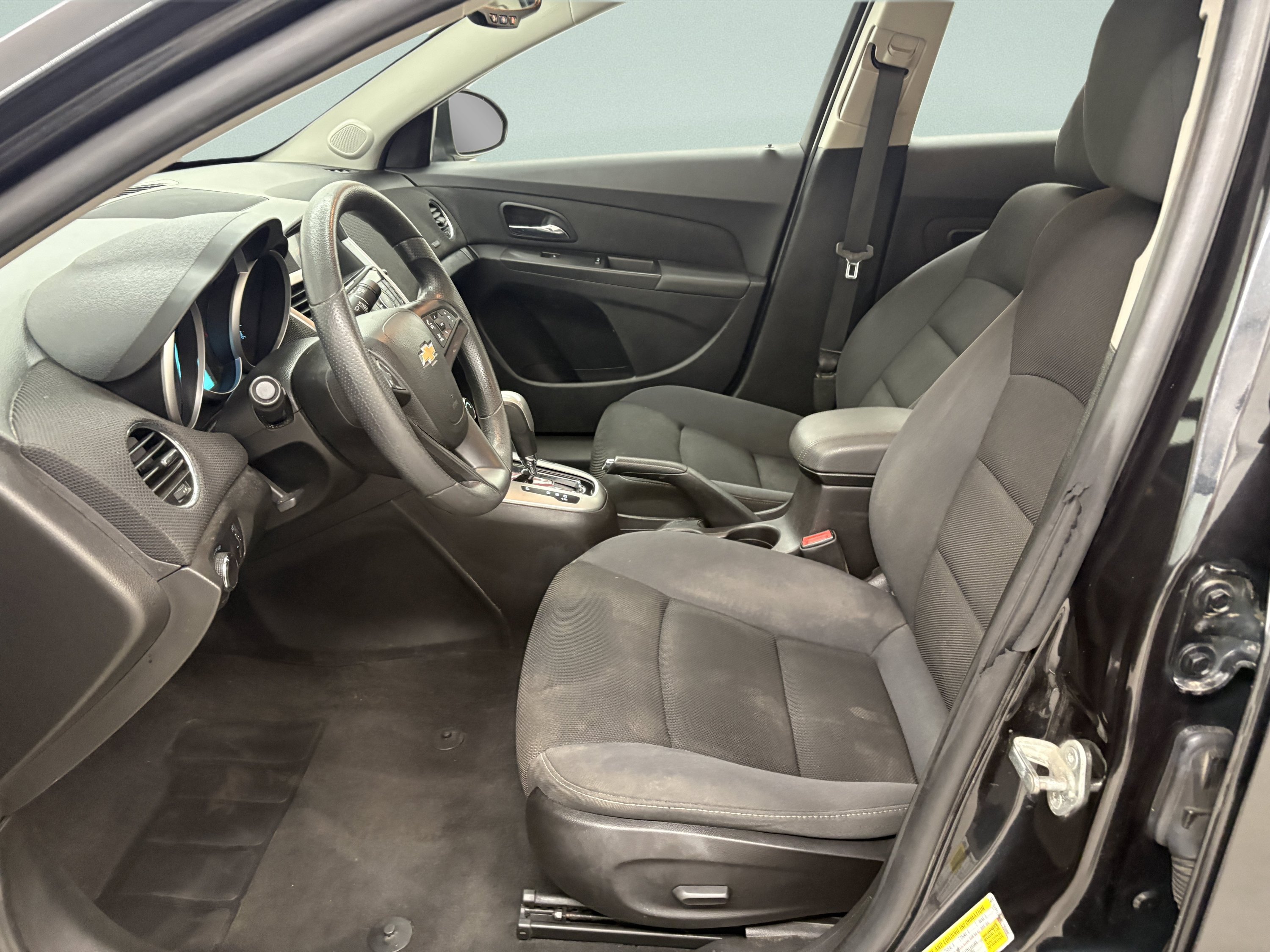 Used 2016 Chevrolet Cruze LT FWD image 11
