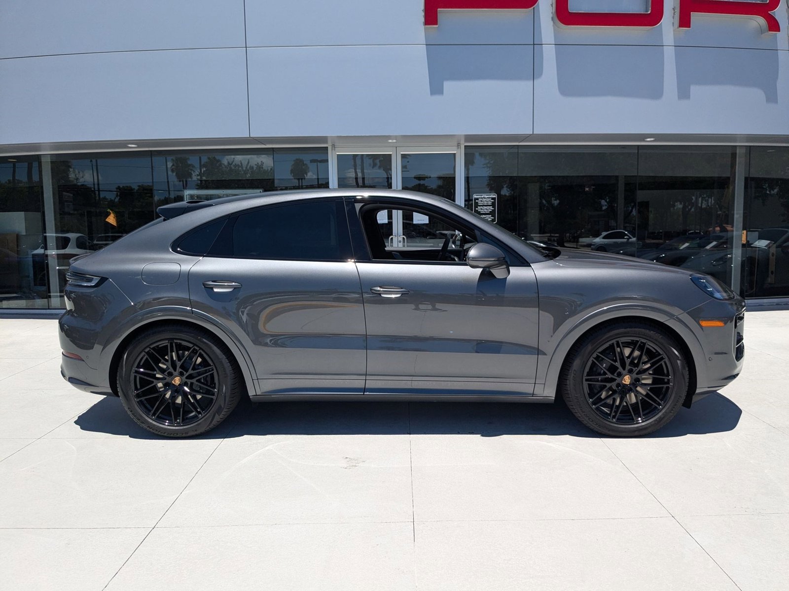 New 2025 Porsche Cayenne Coupe image 8