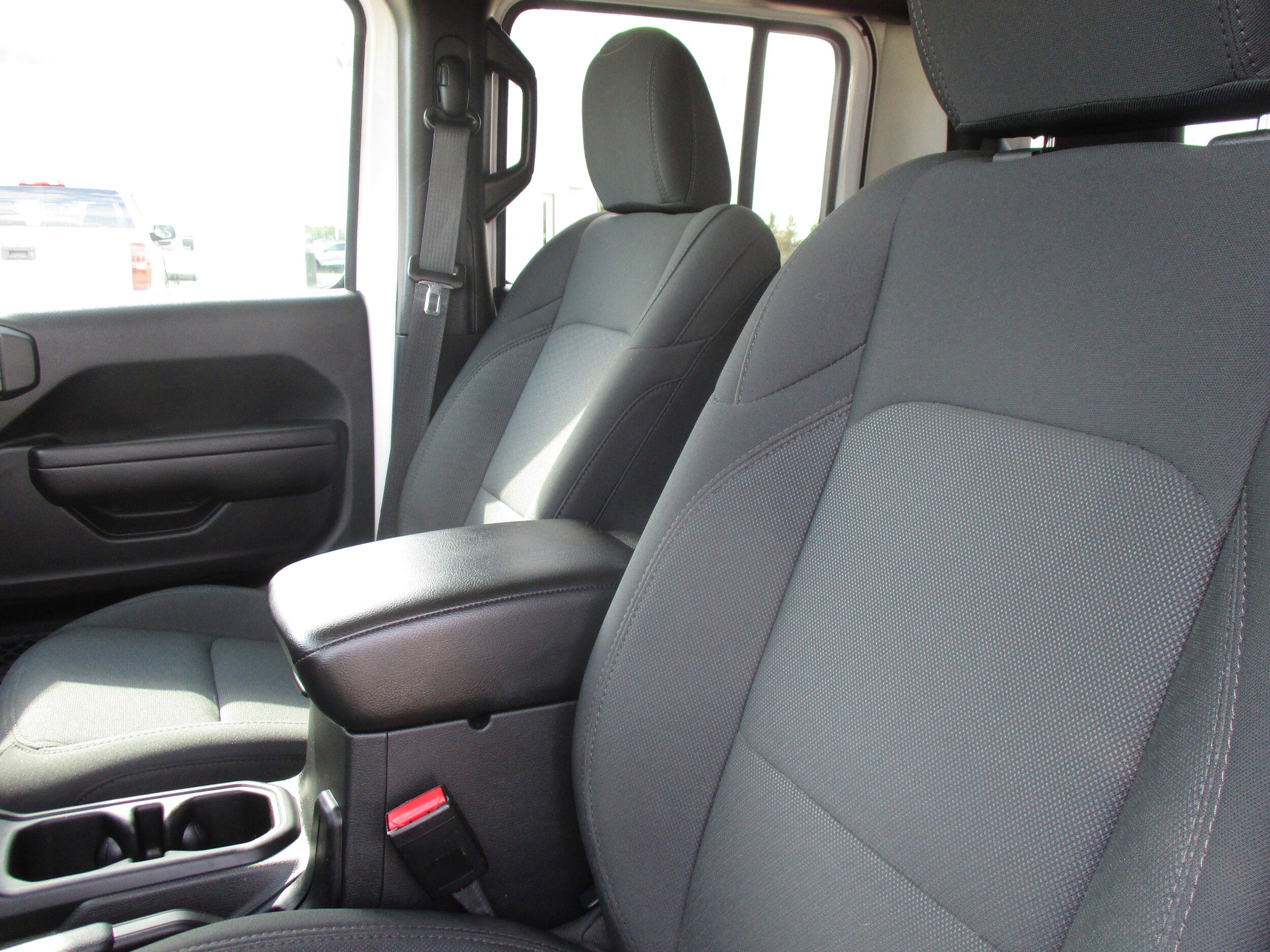 Used 2022 Jeep Gladiator Sport AWD/4WD image 32
