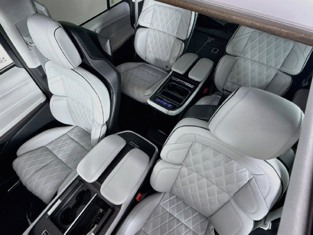 Used 2025 Lincoln Navigator L Black Label AWD/4WD image 14
