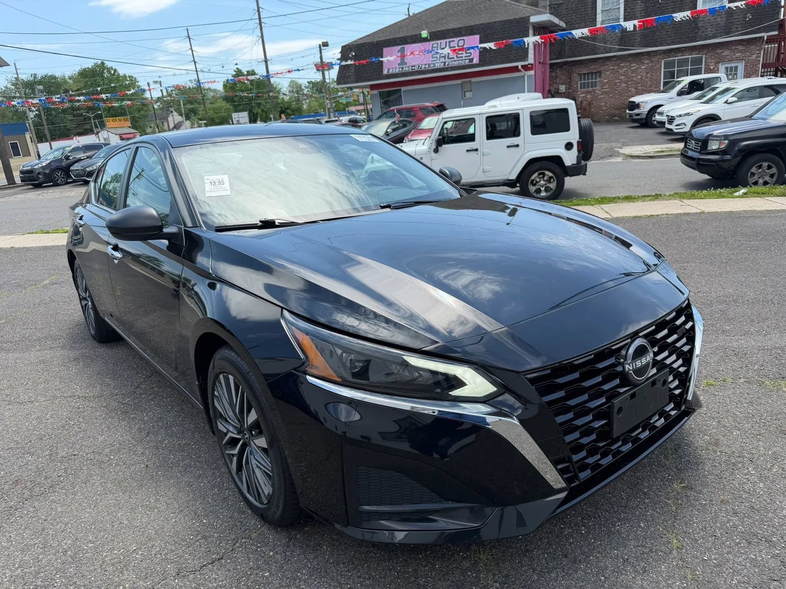 Used 2024 Nissan Altima 2.5 SV FWD image 2
