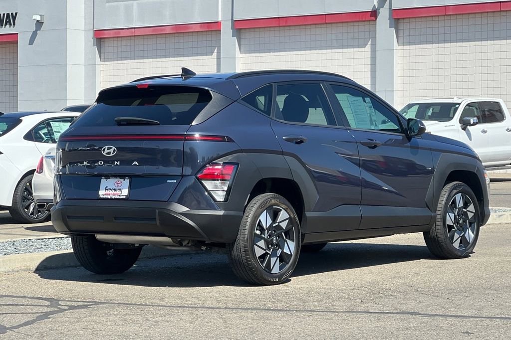 Used 2024 Hyundai Kona SEL AWD/4WD image 5