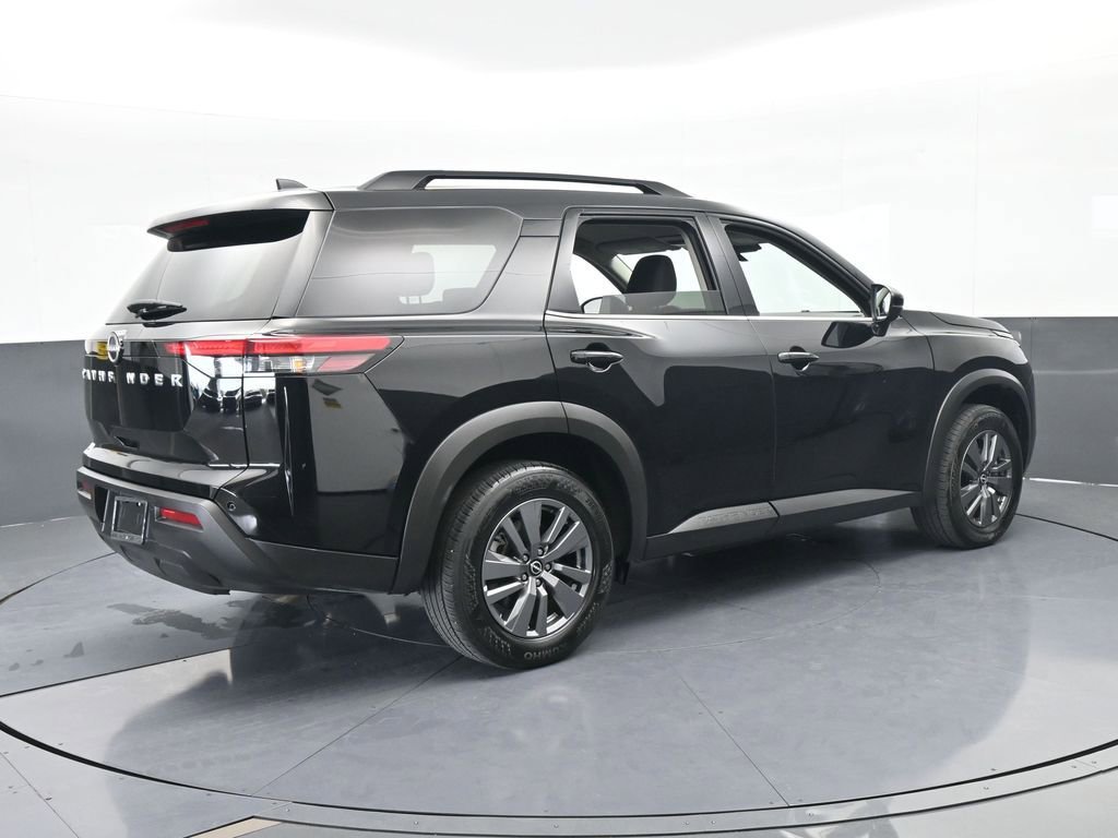Used 2025 Nissan Pathfinder SV image 6