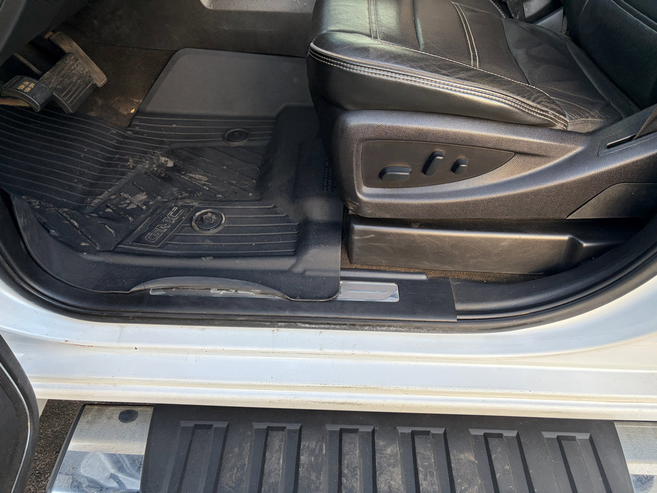 Used 2018 GMC Sierra 3500 Denali w/ Duramax Plus Package image 21