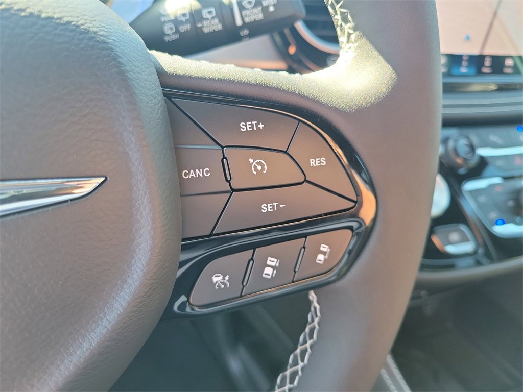 New 2026 Chrysler Pacifica Limited image 24