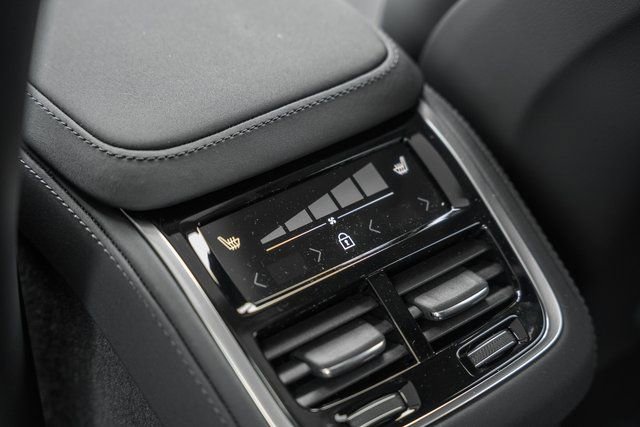 New 2026 Volvo XC90 B6 Plus w/ Protection Package Premier image 34
