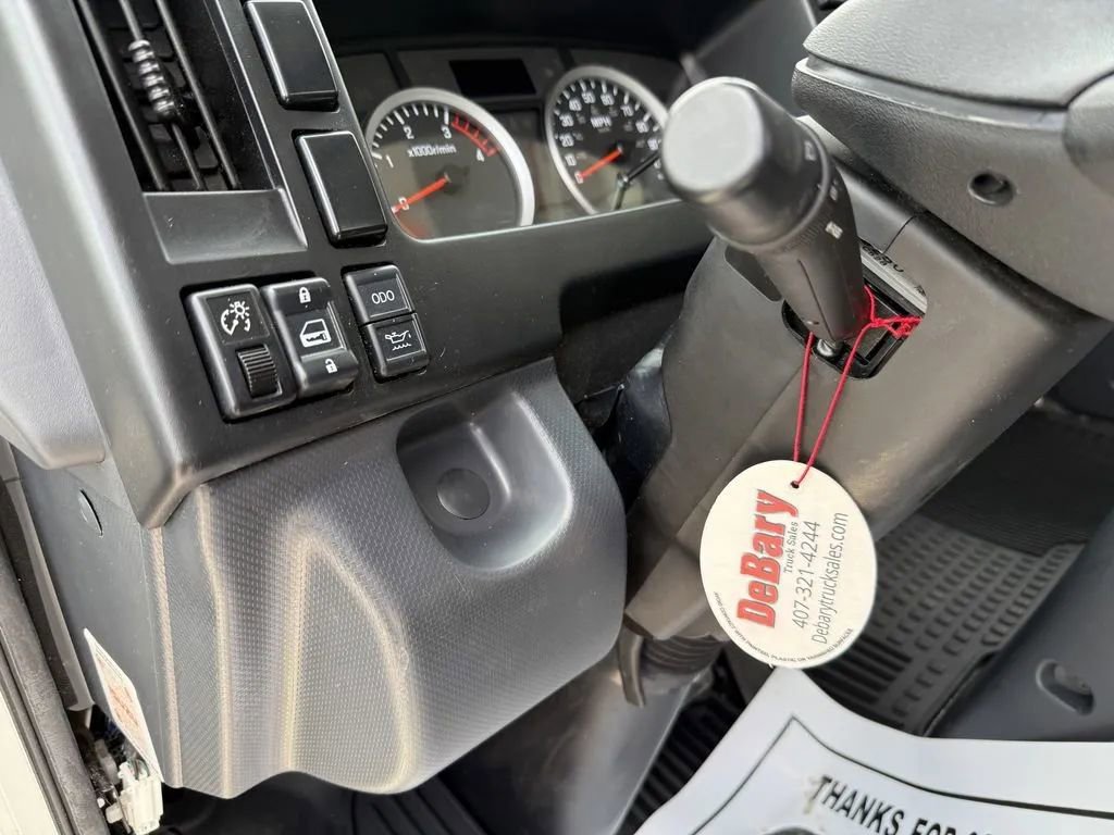 Used 2023 Isuzu NPR image 21