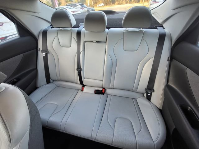 Used 2025 Hyundai Elantra Limited image 13