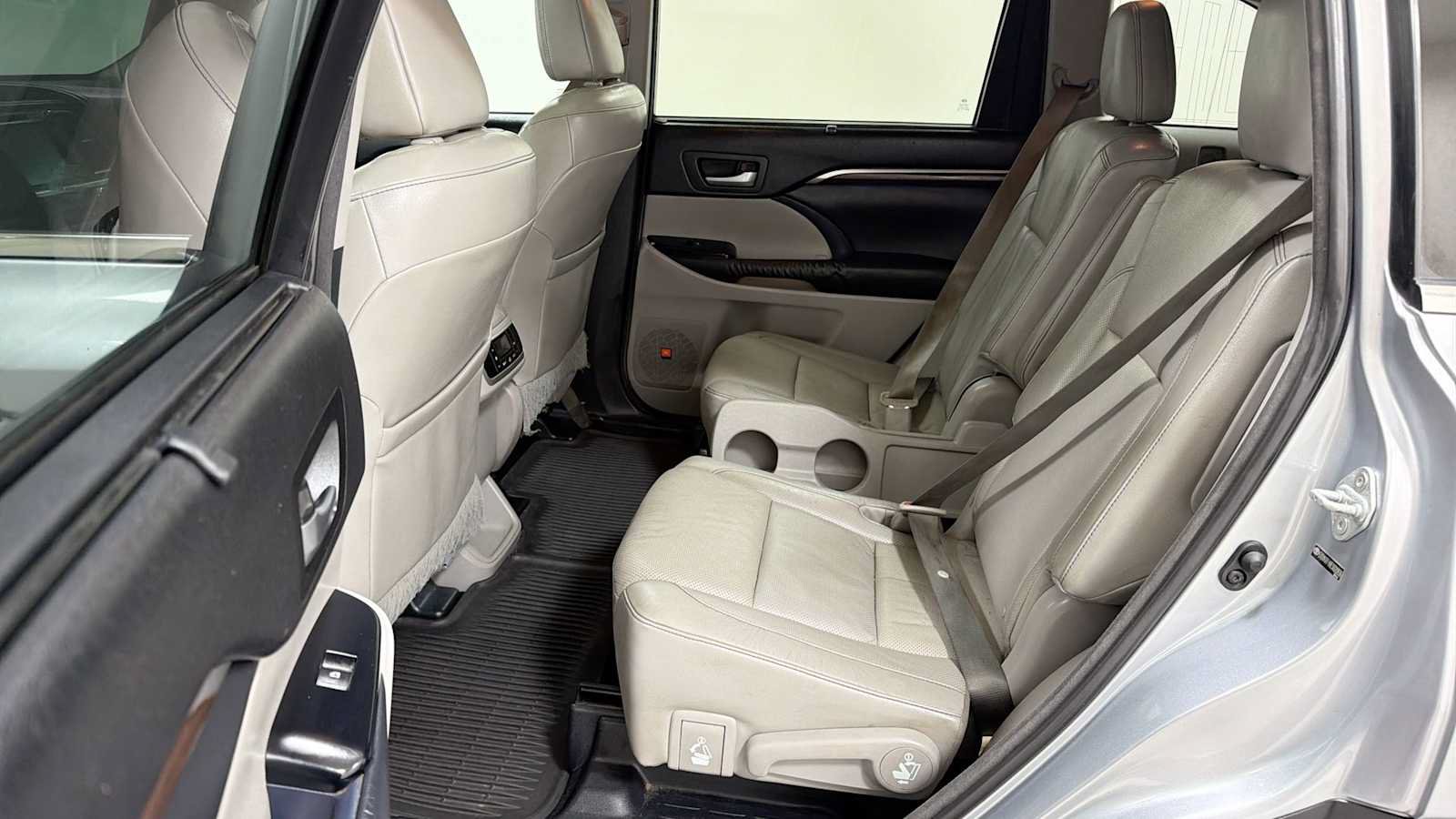 Used 2014 Toyota Highlander Limited FWD image 25