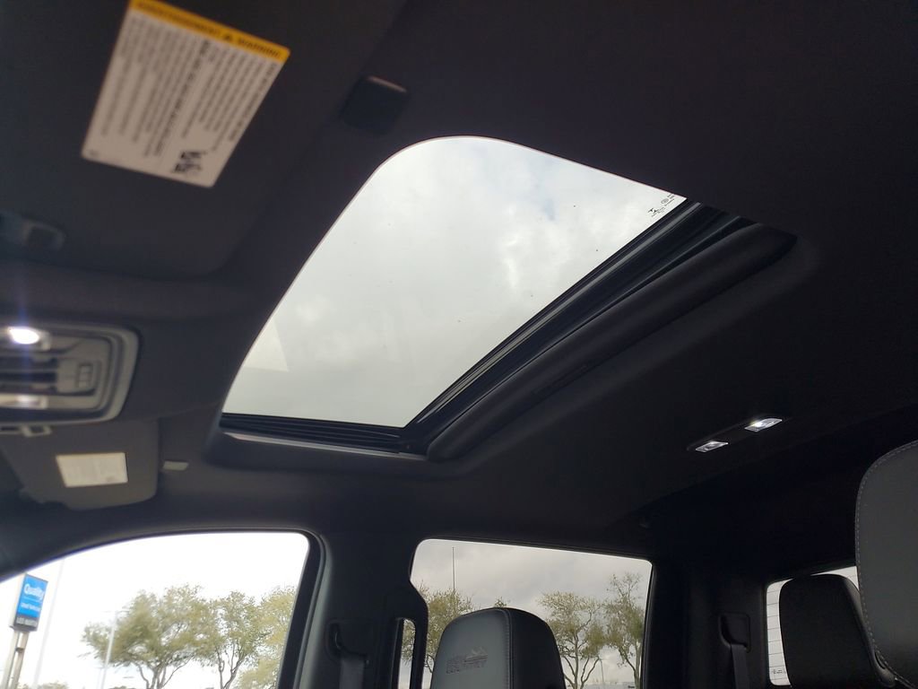 Used 2020 Chevrolet Silverado 1500 High Country w/ Technology Package image 28