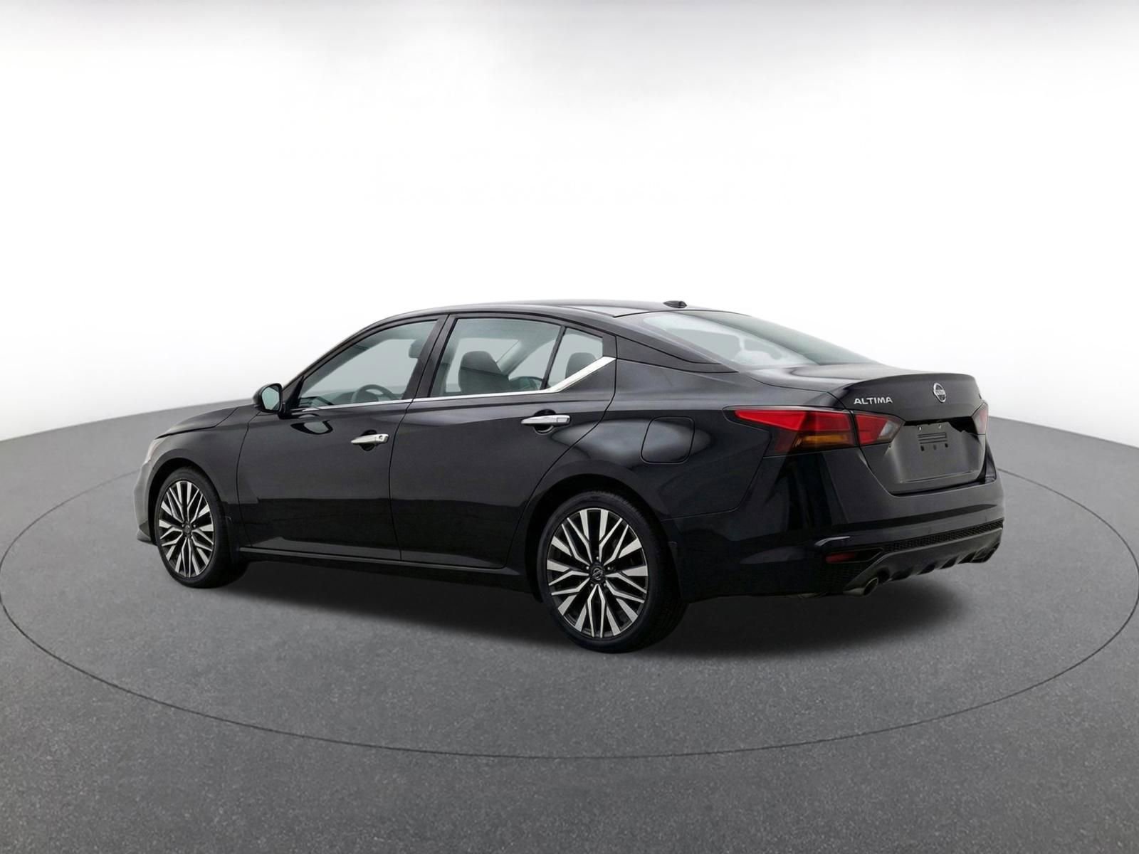Used 2025 Nissan Altima 2.5 SV FWD image 7