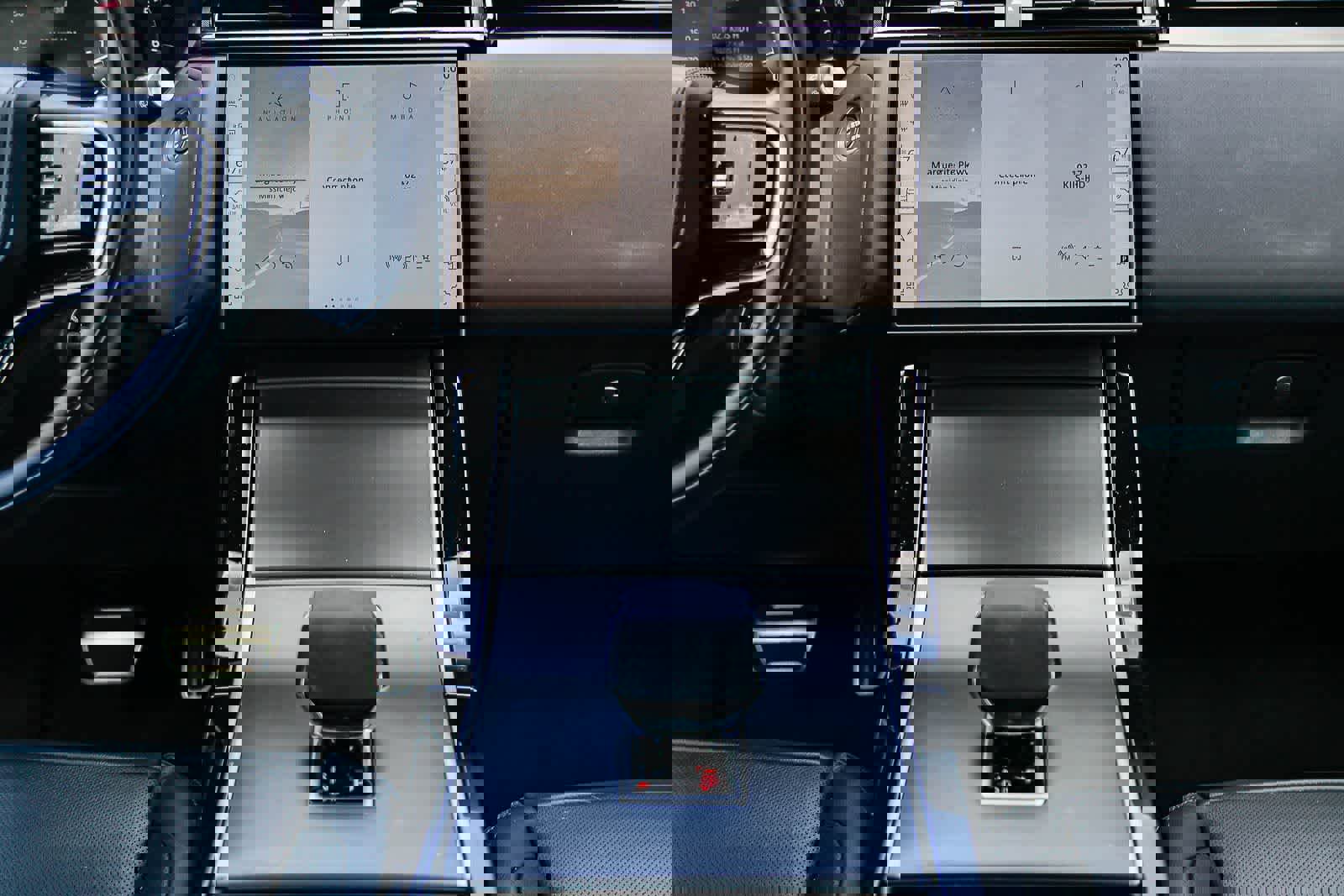 Used 2025 Land Rover Range Rover Velar Dynamic SE image 13