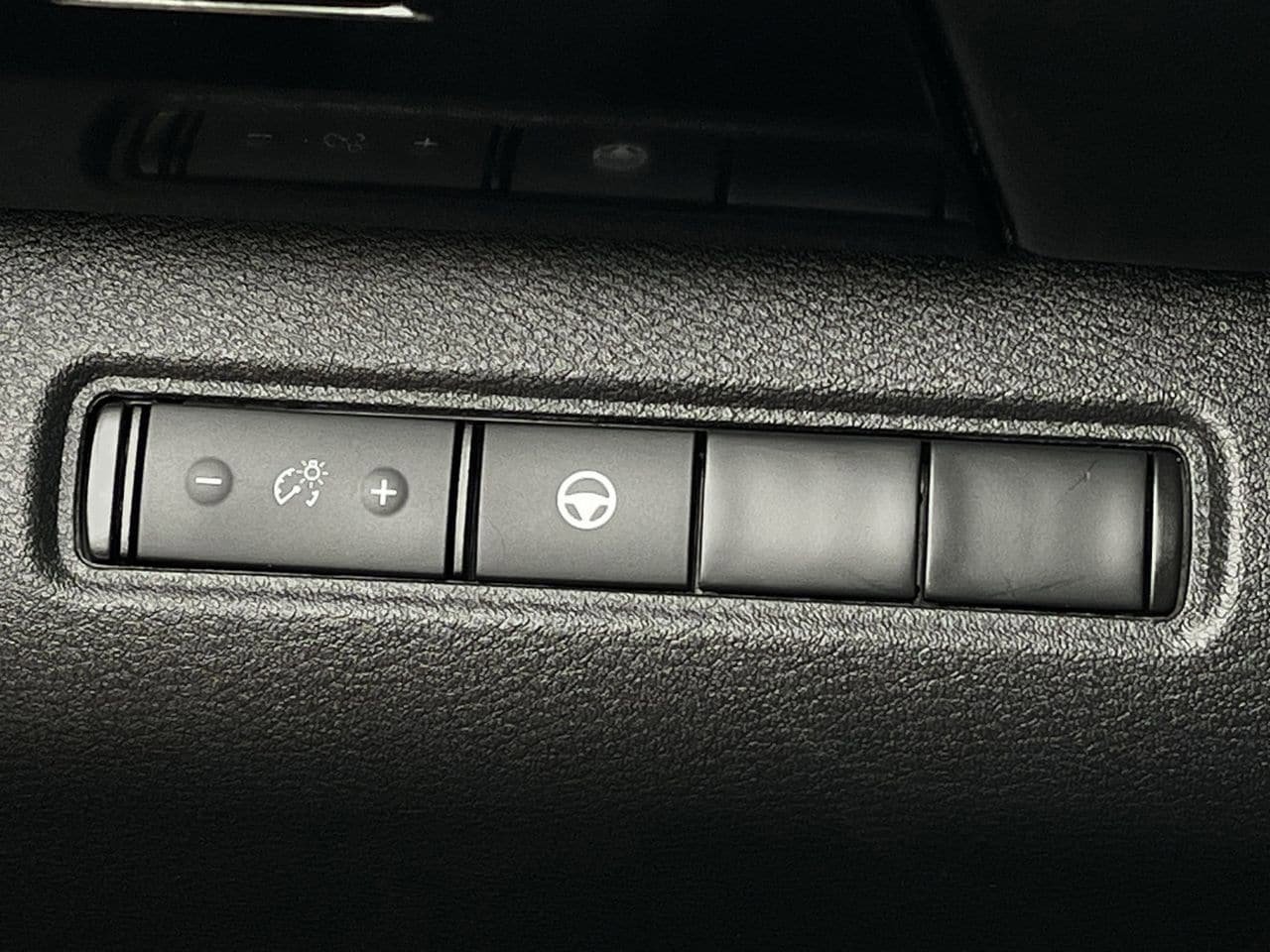 Used 2023 Nissan Pathfinder SV AWD/4WD image 13