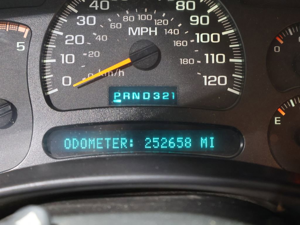 Used 2004 Chevrolet Silverado 3500 4x4 Extended Cab w/ Heavy-Duty Power Package image 31