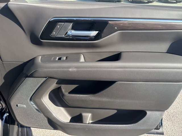 New 2026 Chevrolet Suburban Premier image 27