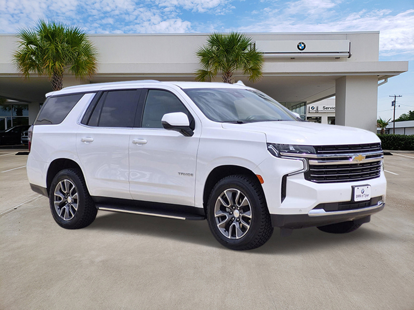Used 2023 Chevrolet Tahoe LT w/ Luxury Package image 3