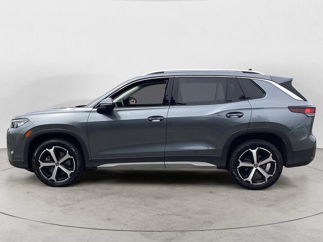 Used 2026 Volkswagen Tiguan SE AWD/4WD image 2
