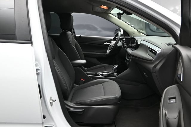 Used 2025 Buick Encore GX Preferred AWD/4WD image 23