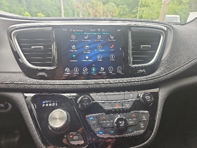 Used 2019 Chrysler Pacifica Limited w/ S Appearance Package FWD image 10