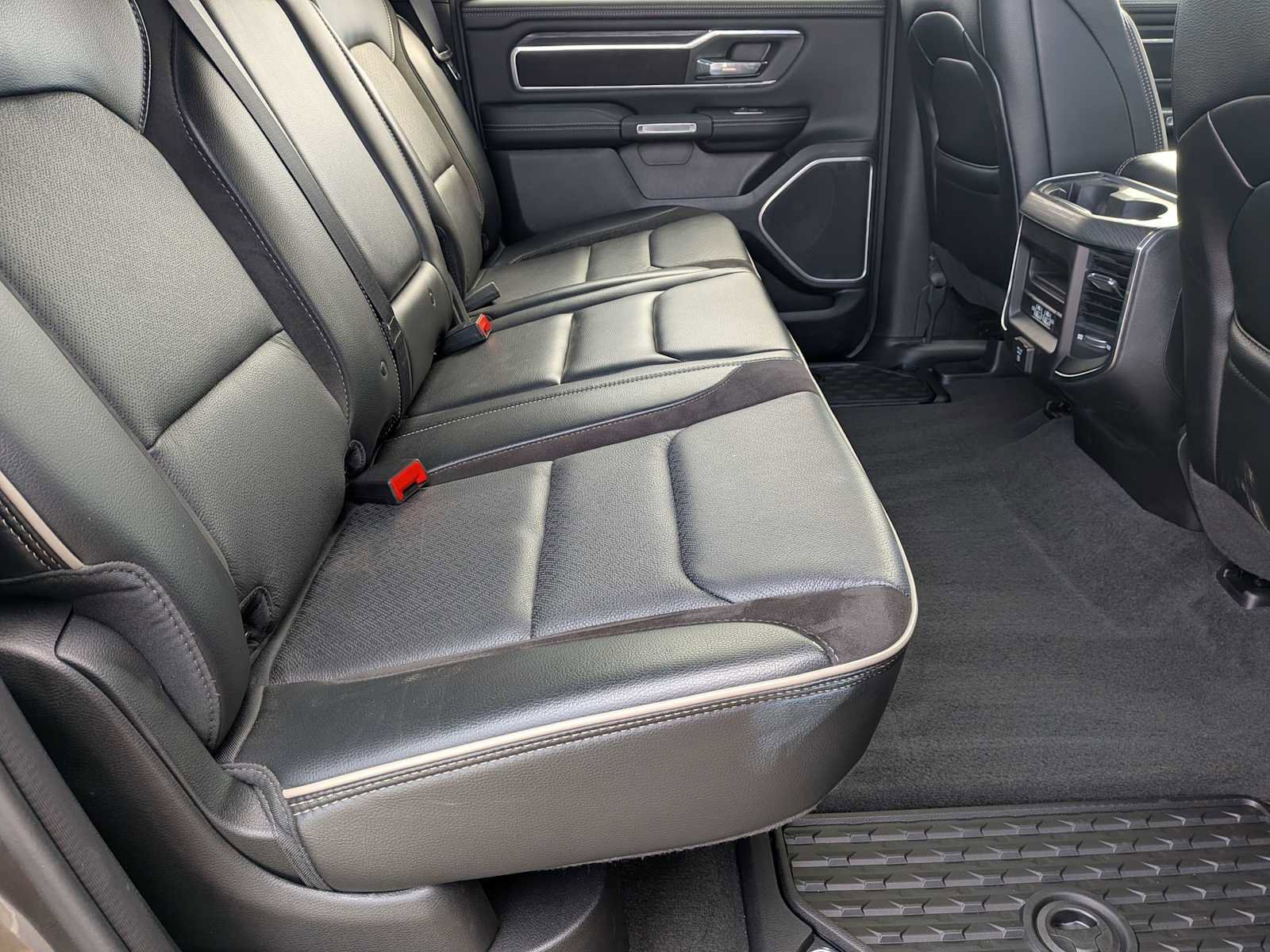 Used 2023 RAM 1500 Laramie AWD/4WD image 18