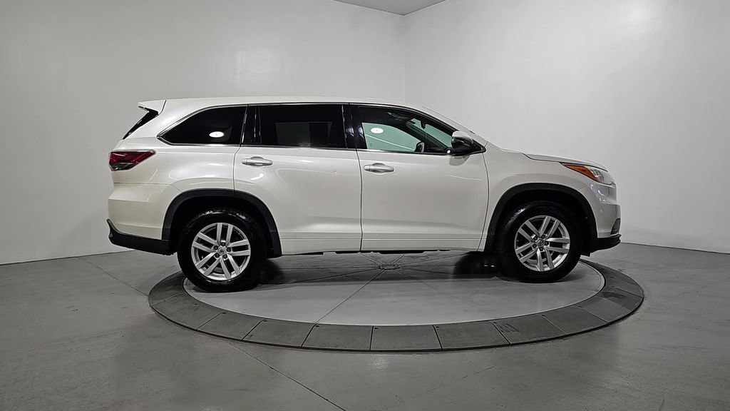 Used 2014 Toyota Highlander LE FWD image 7