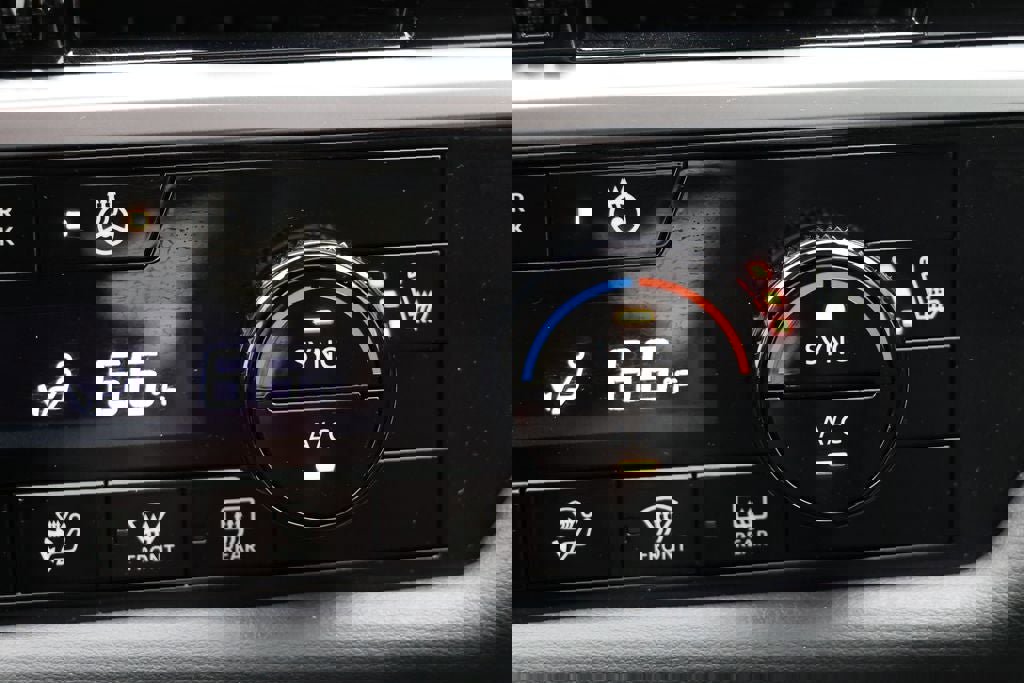 Used 2024 Nissan Pathfinder SL w/ SL Premium Package image 27